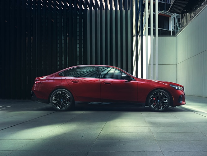 Side view of the 2025 BMW i5 M60