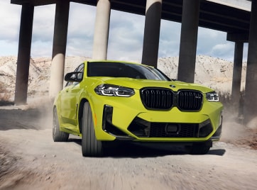 Front view of the bold kidney grille on the X4 M